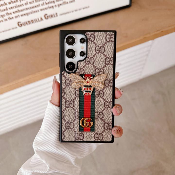 グッチ ミツバチデザインのスマホケース
