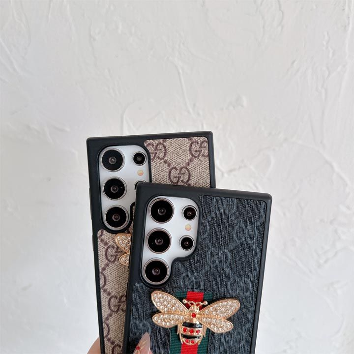 グッチ ミツバチデザインのスマホケース
