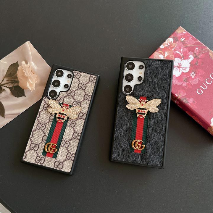 グッチ ミツバチデザインのスマホケース
