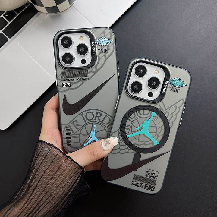 ナイキiPhone16マグネットケース