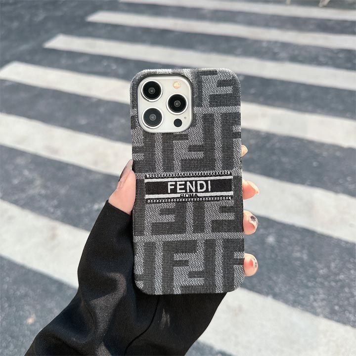 フェンディiPhone16刺繍付きスマホケース