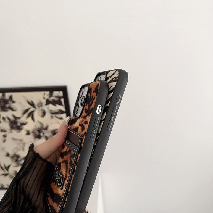 フェンディiPhone16スマホケース ヒョウ柄