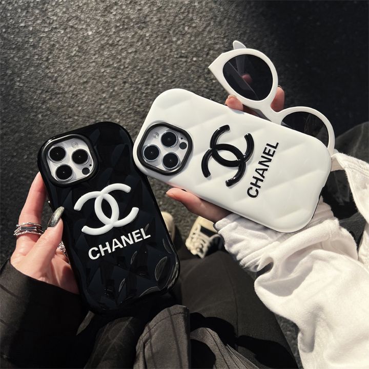 シャネル 黒白菱形模様のスマホケース
